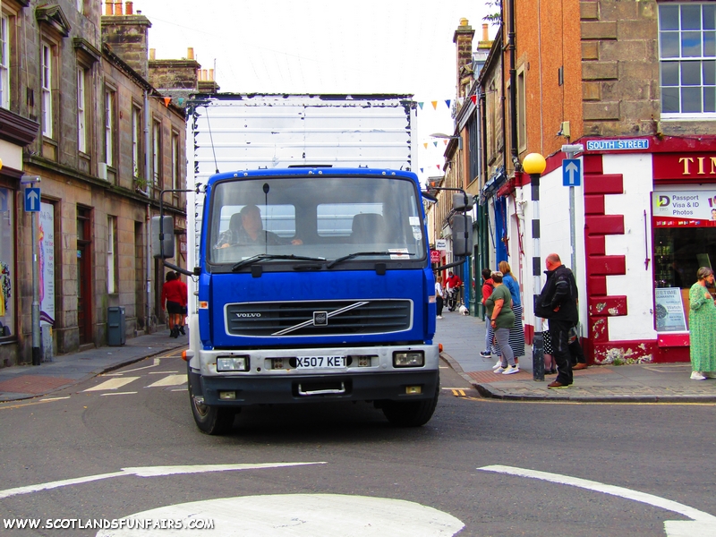 John Batemans Volvo & Kiosk Load