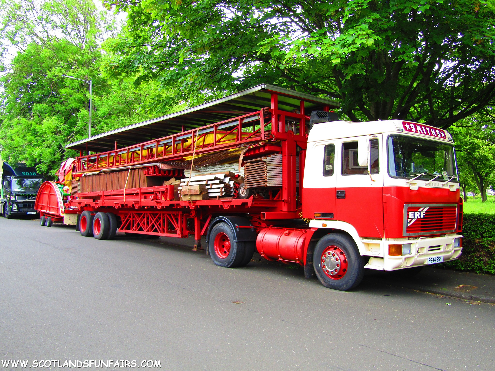 Trevor Smiths ERF & Dodgems Load