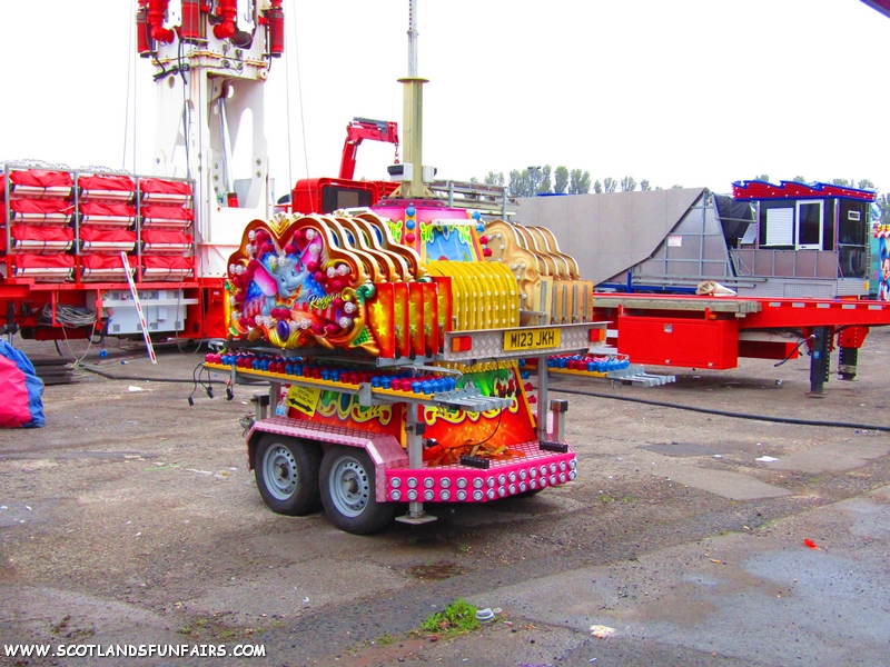 Sherman Wynns Mini Chairs Load