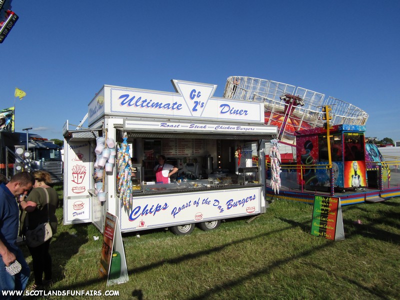 Georgia & Zara SHeerans Kiosk