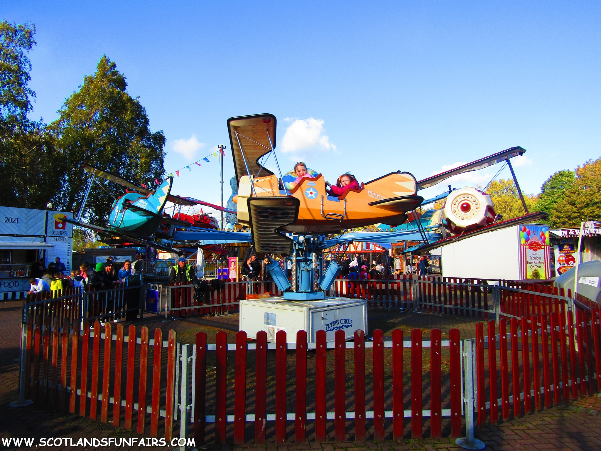 M&D's Theme Parks Flying Planes